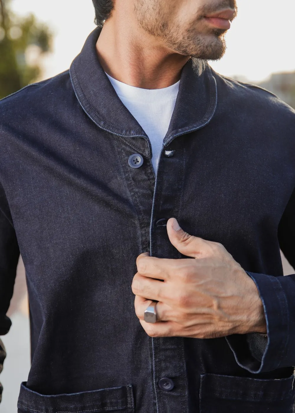 Dark Blue Lapel Shacket & Trendsetter Jeans Look